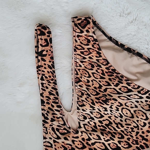 Cheetah print bottoms - Picture 2 of 6